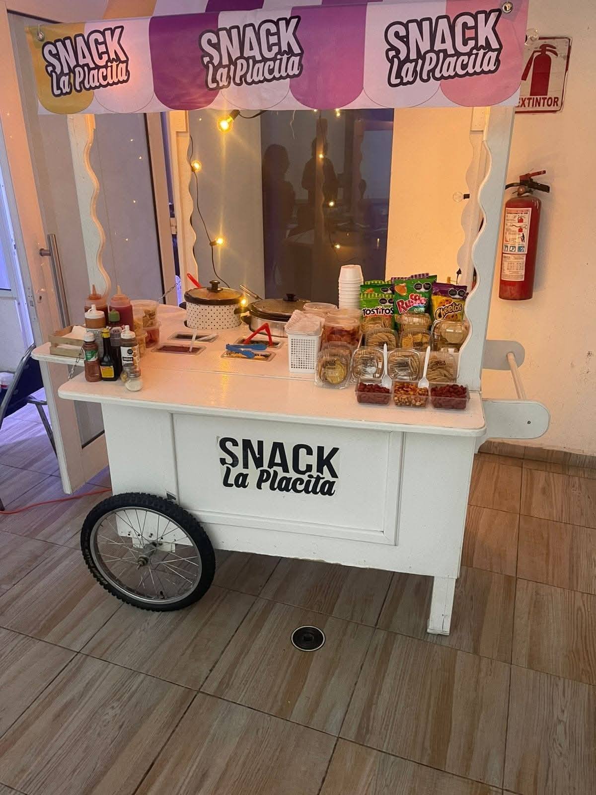 Equipo Snack La Placita preparando snacks